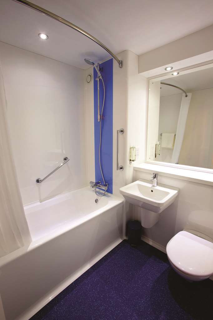 Travelodge Bath Central 客房 照片